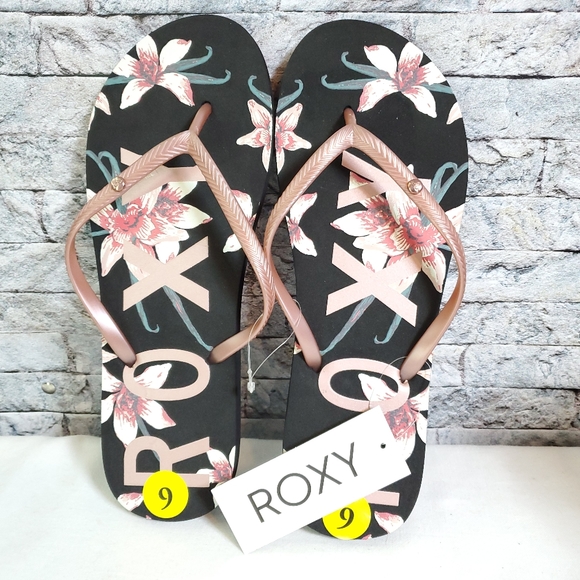 Roxy Guppy Flip flops NWT
